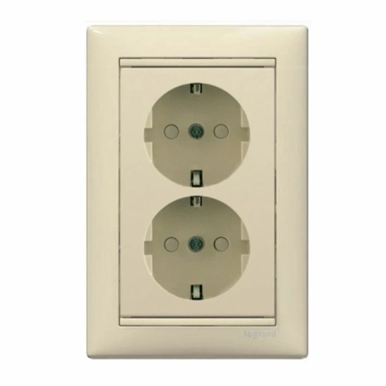 Розетка 774371  2-ая з/к со шторками сл.кость с/у Legrand Valena фото 1