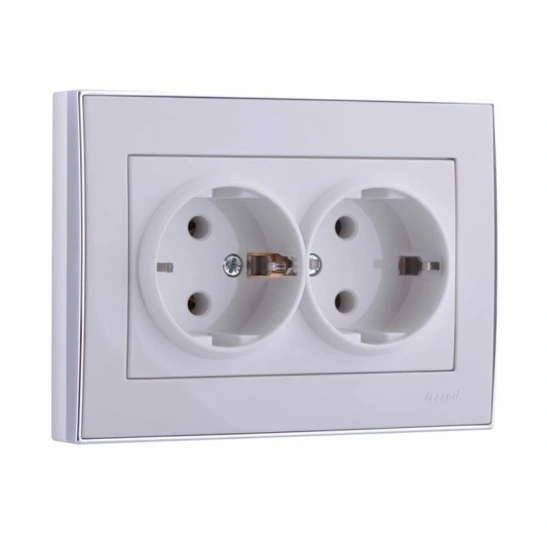 Розетка RAIN 703-0225-127  2-ая з/к белая с бок.вст.хром с/у керам.осн. РЭЙН Lezard фото 1